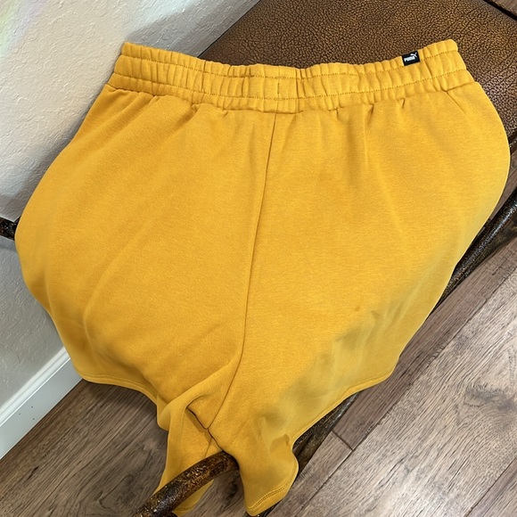 Brand New Puma SE Badge Sweat Pants Short Color: Amber Super Soft & comfortable! - Picture 2 of 10